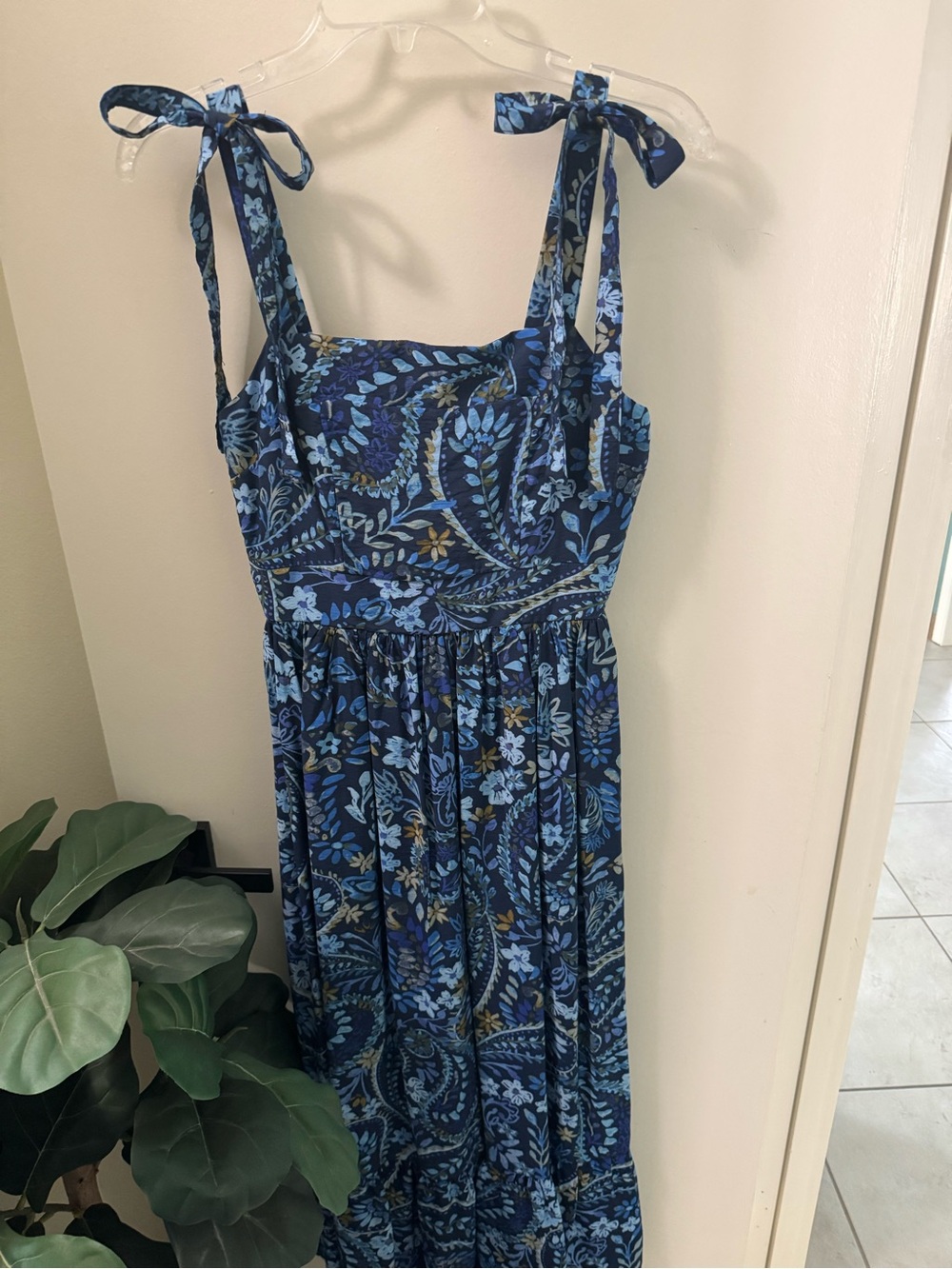 Rachel Zoe Navy and Light Blue Floral Maxi Dress Tie Strap Sleeveless small NWOT